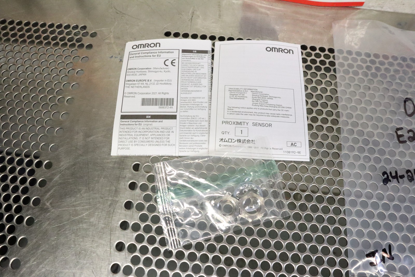 Omron E2E-X2Y1 Proximity Sensor 24-240VAC 2m New Old Stock