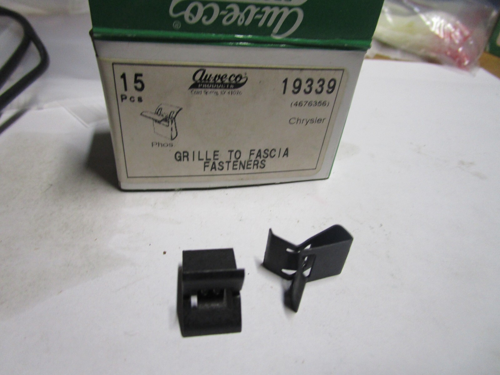 AUVECO 19339 CHRYSLER GRILLE TO FASCIA FASTENER Phosphate QTY 15
