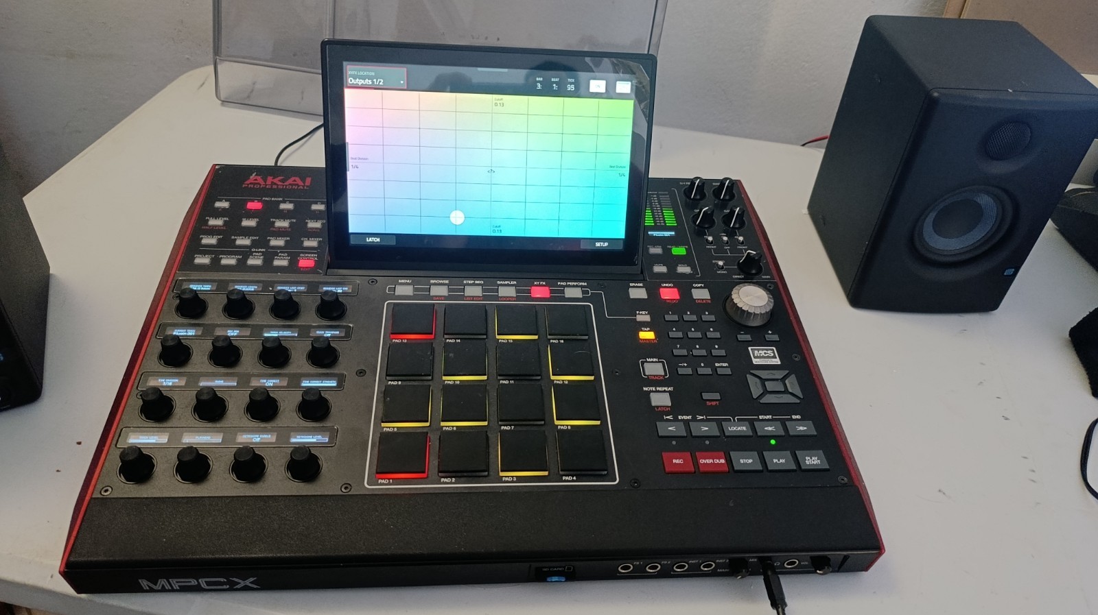Akai MPC X, Crucial 1TB SSD, Decksaver, Original Box + Accessories + Expansions