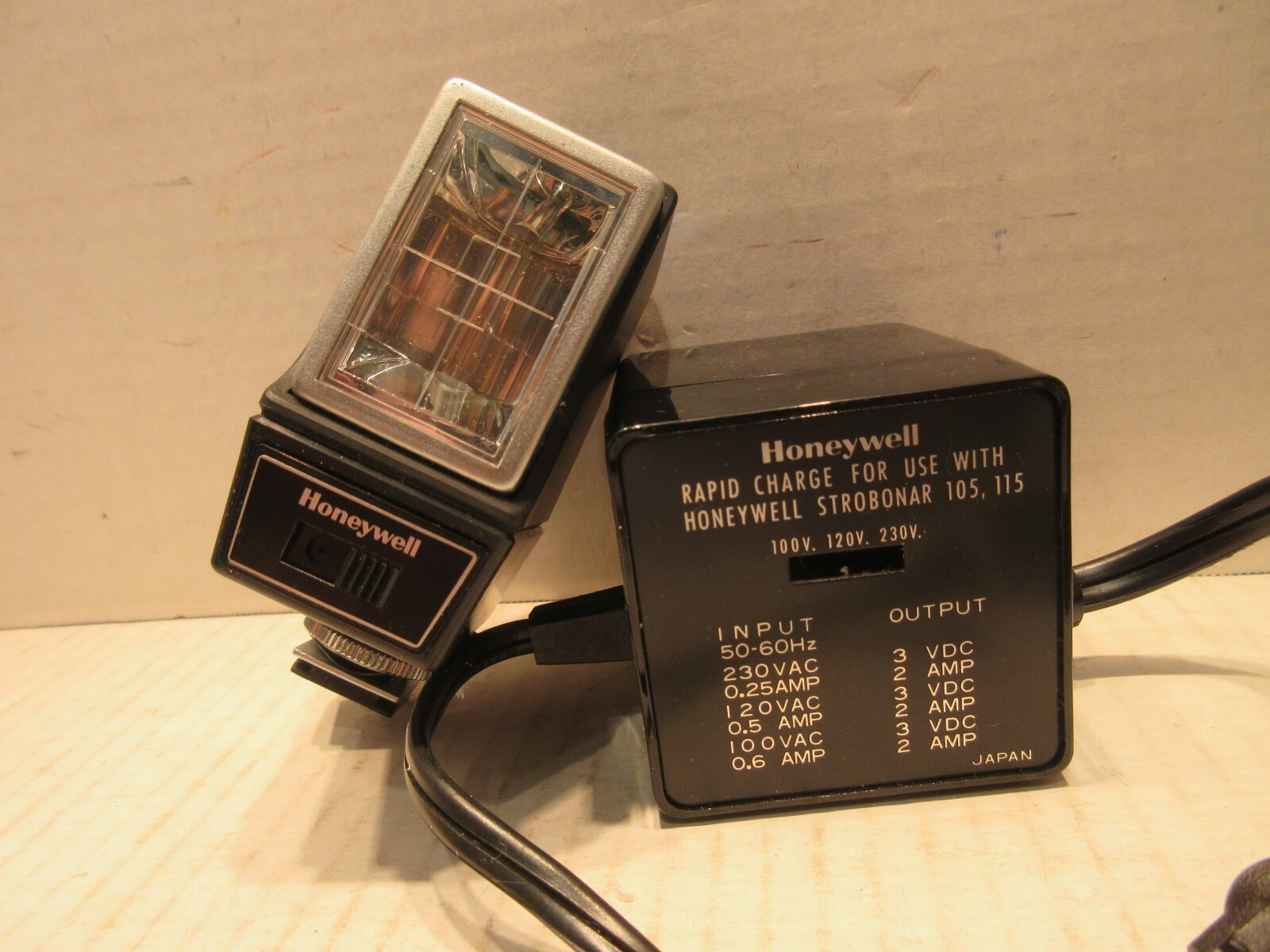 Honeywell Auto/Strobonar 115 Electronic Flash Flashbulb Camera Accessories