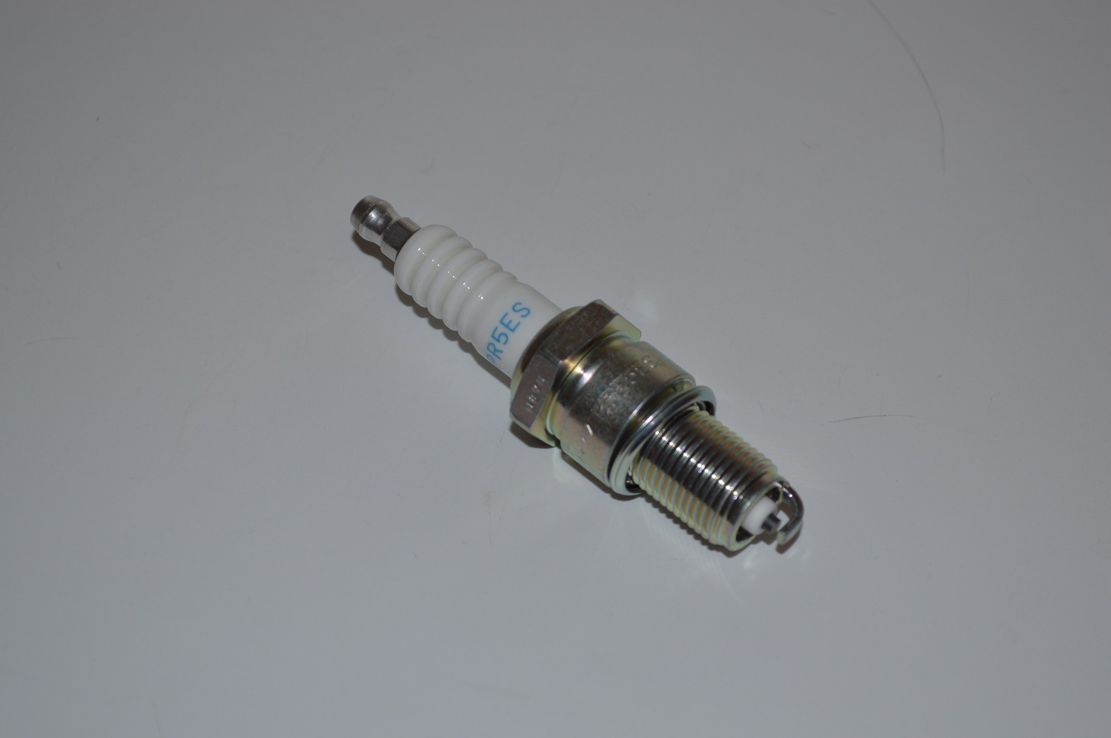 Kawasaki 23.0/FH680V NGK Spark Plug | BPR5ES