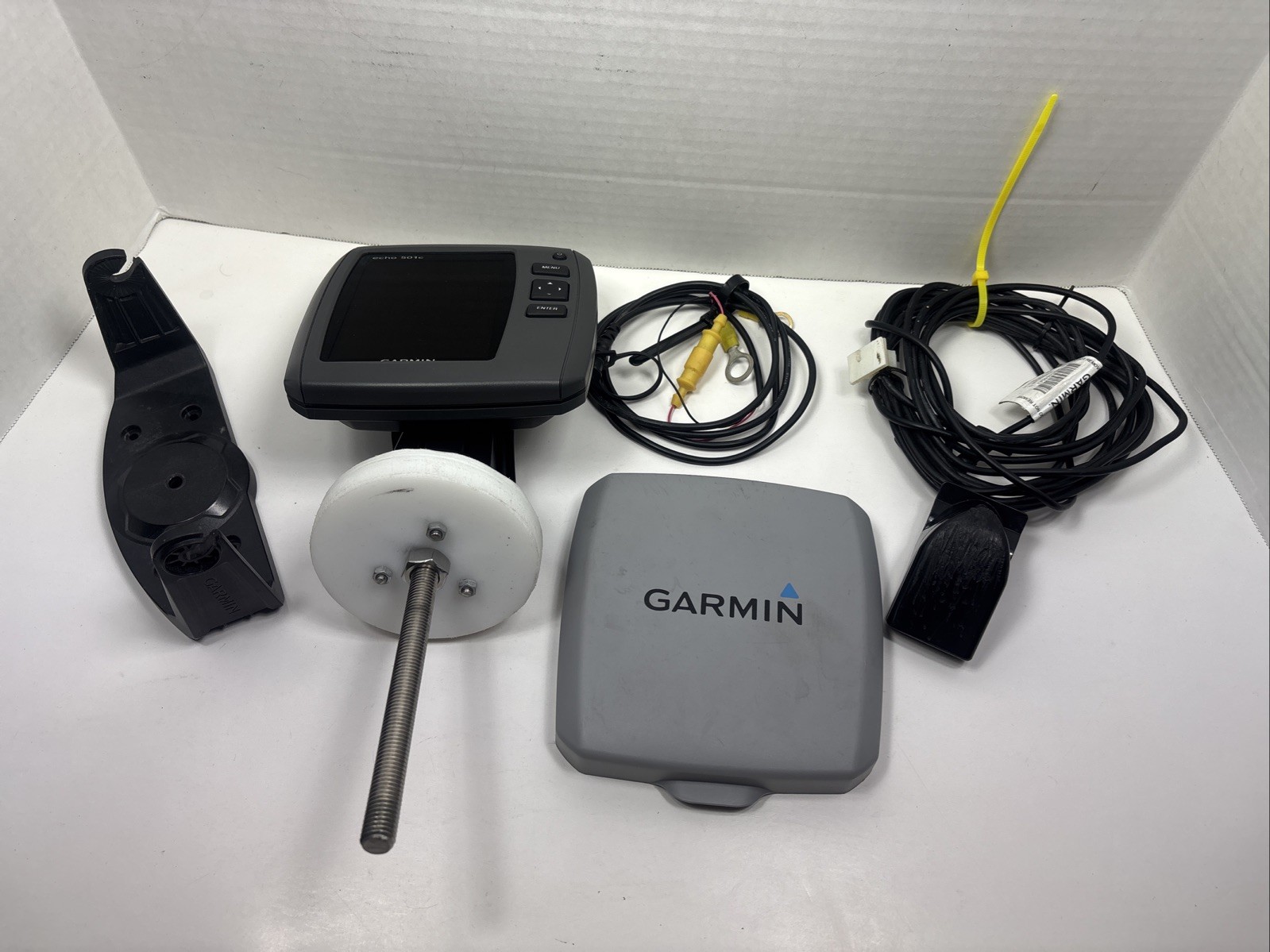 Garmin ECHO 501C Fishfinder With Cords, Cover, Mounts | Tested