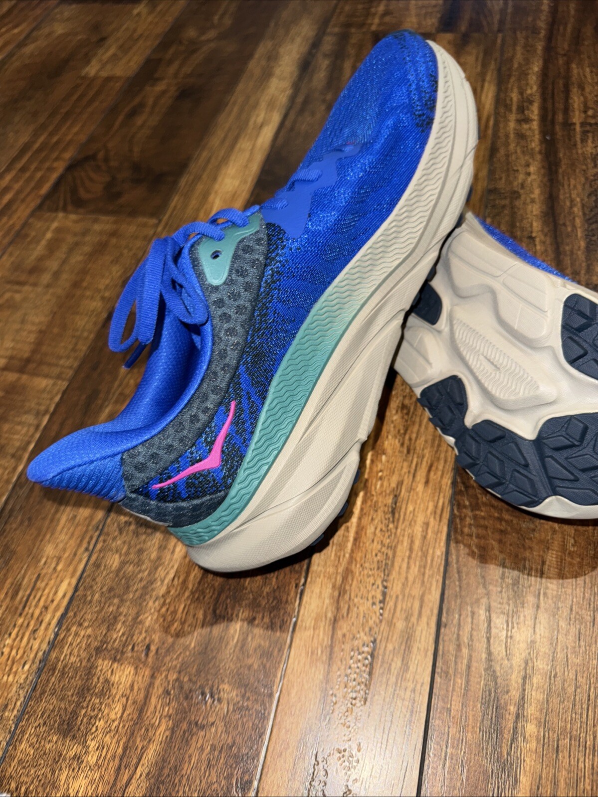 Size 9D- Hoka One One Men Challenger ATR 7