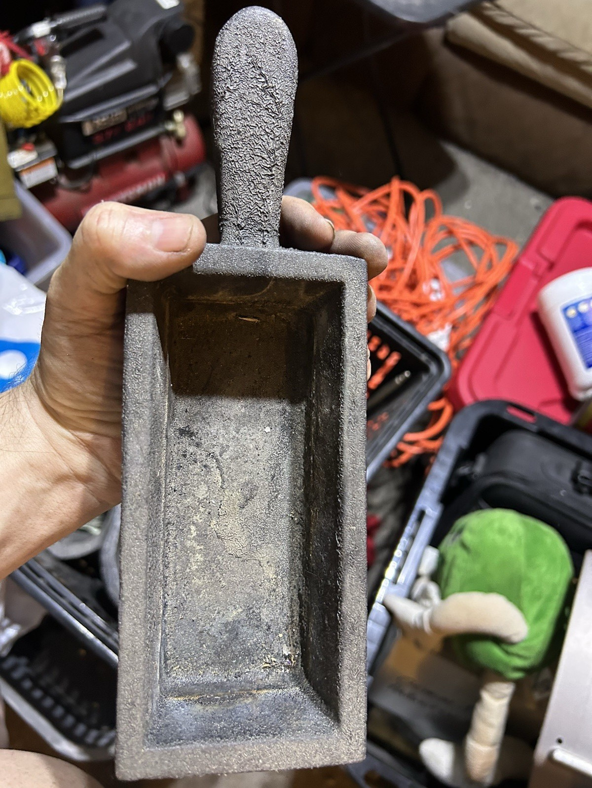 Crucibles and get molds and bottom molds different various sizes of molds crucib