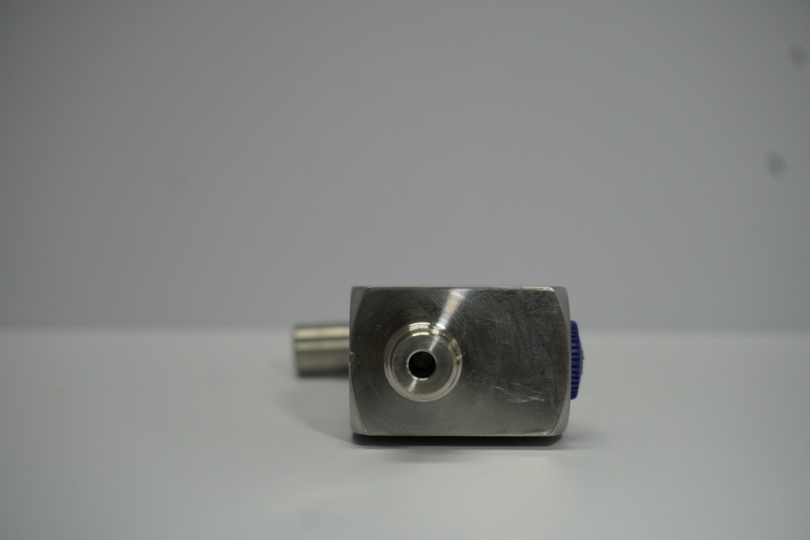 Hex Needle Valve HN29-22AMF