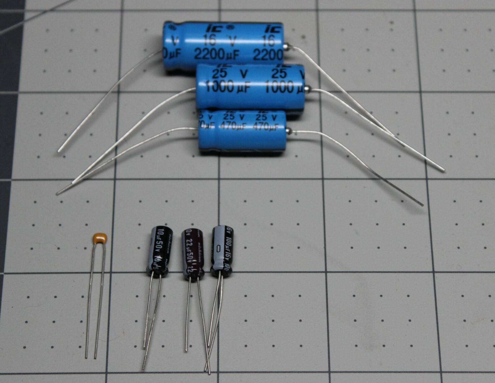 Electrolytic Capacitors for the Commodore 64 (Longboard), ASSY # 250425