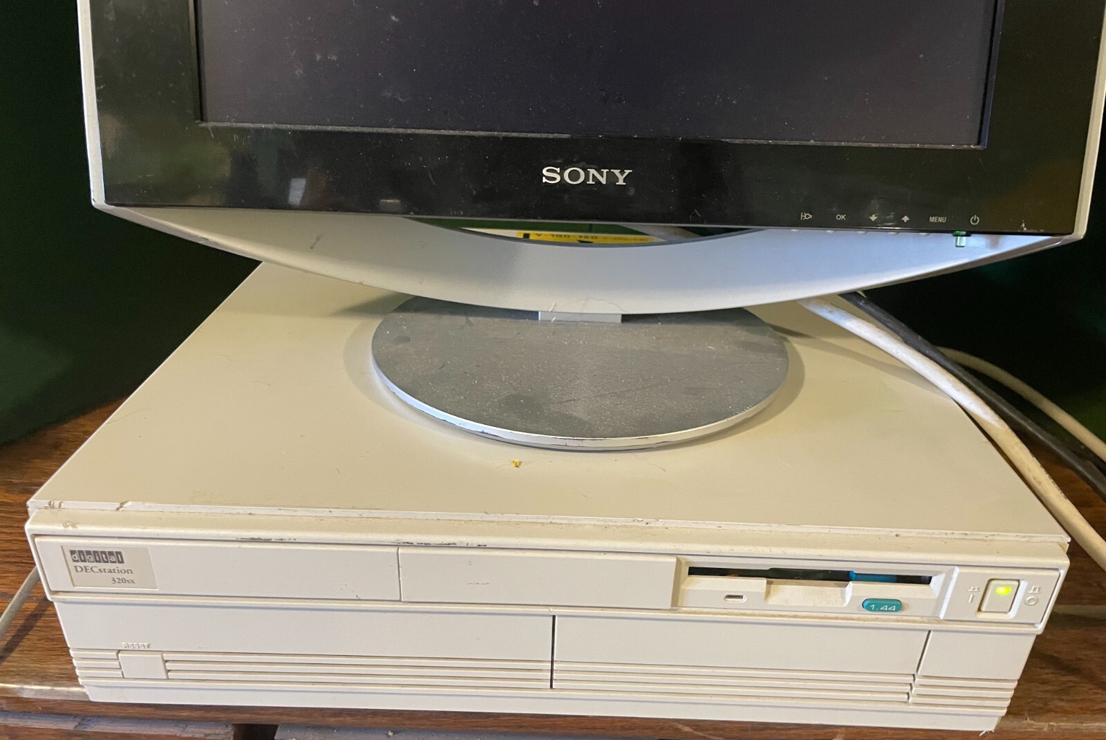 Vintage DEC Digital Equipment Corp. DECstation 320SX Computer, PC443-A2