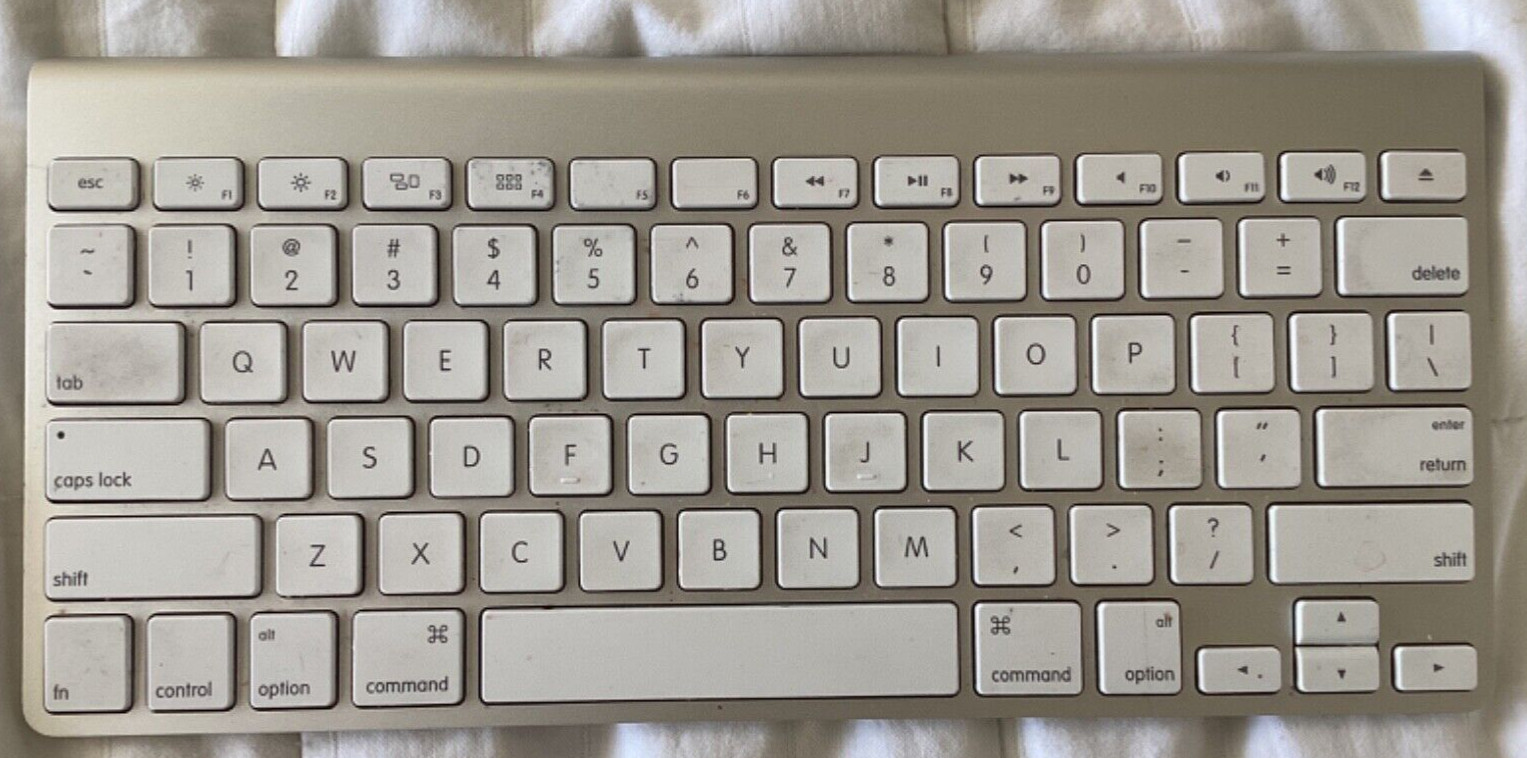 Apple A1314 Apple Wireless Keypad Computer Keyboard Silver Working Condition