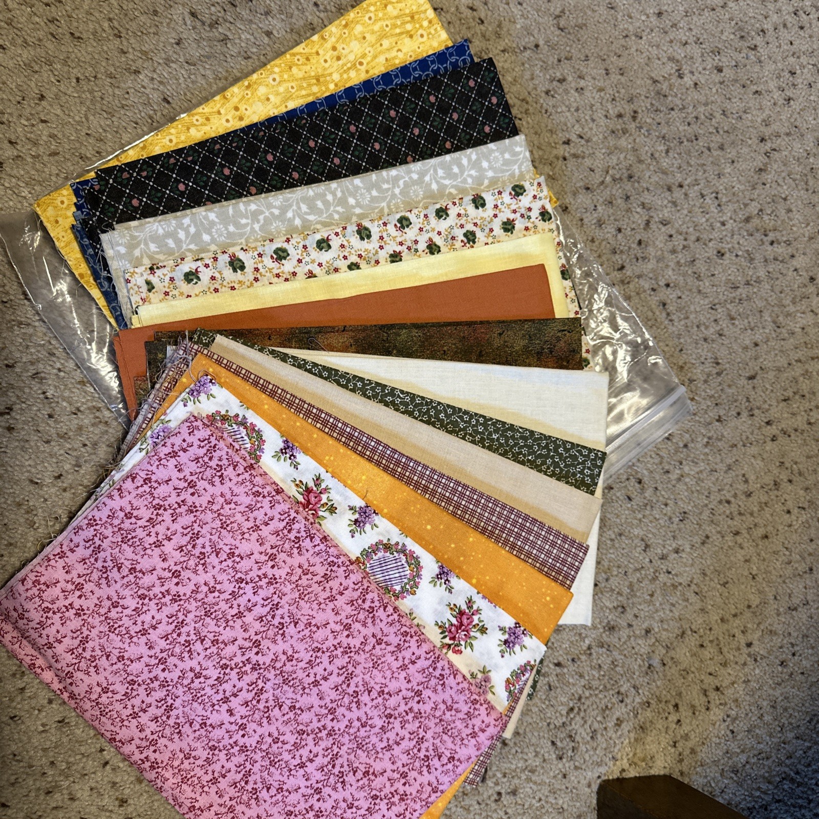 Fabric Lot, Mostly Fat Quarters, Some Small Squares