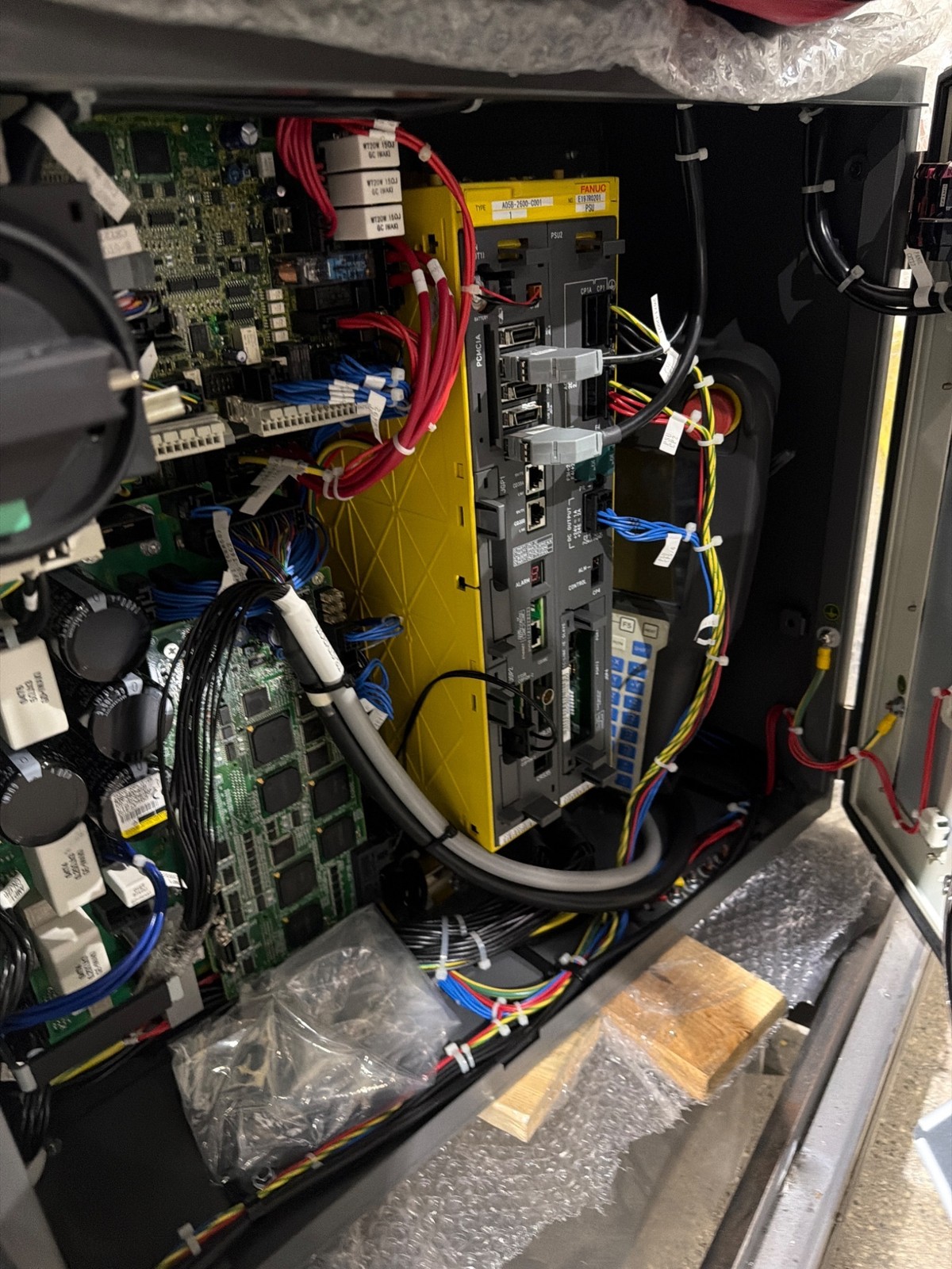 FANUC M‑410iC/500 Complete with R‑30iB Plus Controller USED