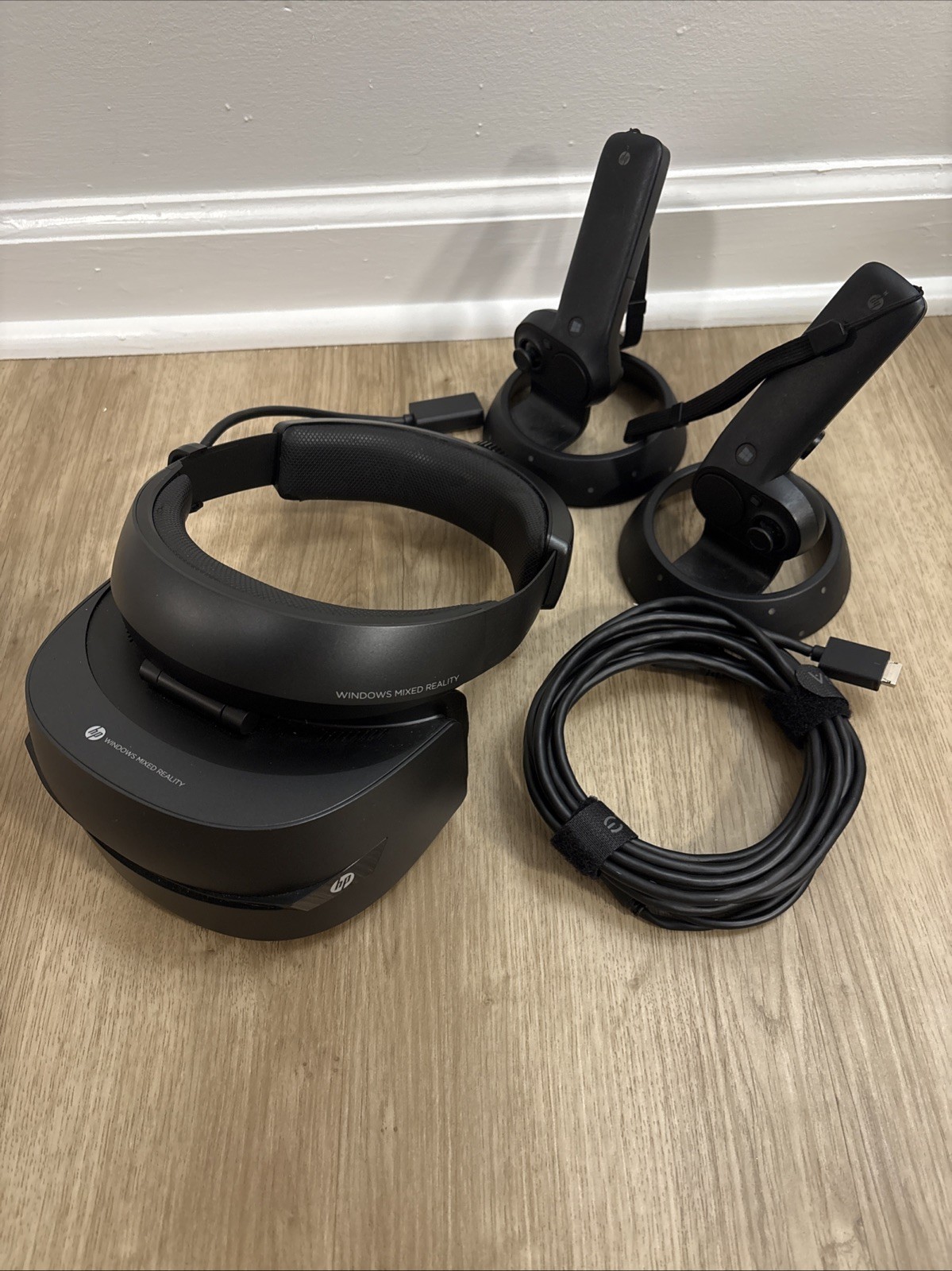 HP VR1000-100 Windows Mixed Reality Headset with Controllers, Black - See Pics