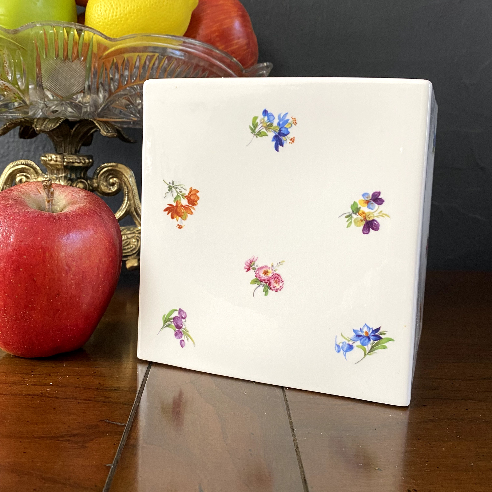 The Present Company England Bone China FLOWERS Tissue Cover Box Vtg Cottagecore