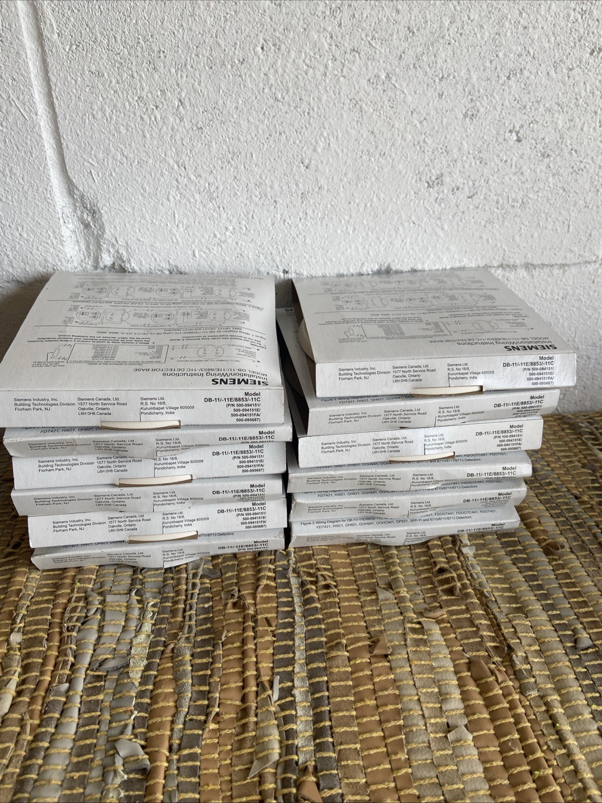 Lot of 12 NEW. SIEMENS SMOKE DETECTOR BASE CAT# DB-11/-11E/8853/-11C