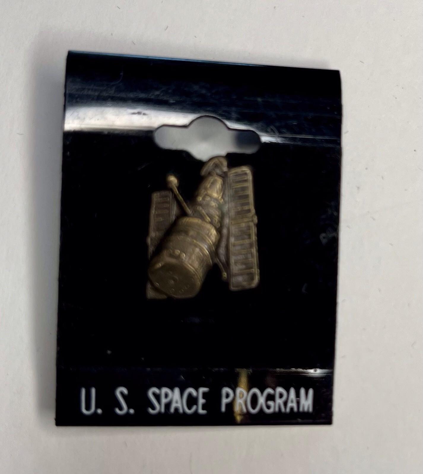 NASA HUBBLE SPACE TELESCOPE TIE TACK OR PIN NOS