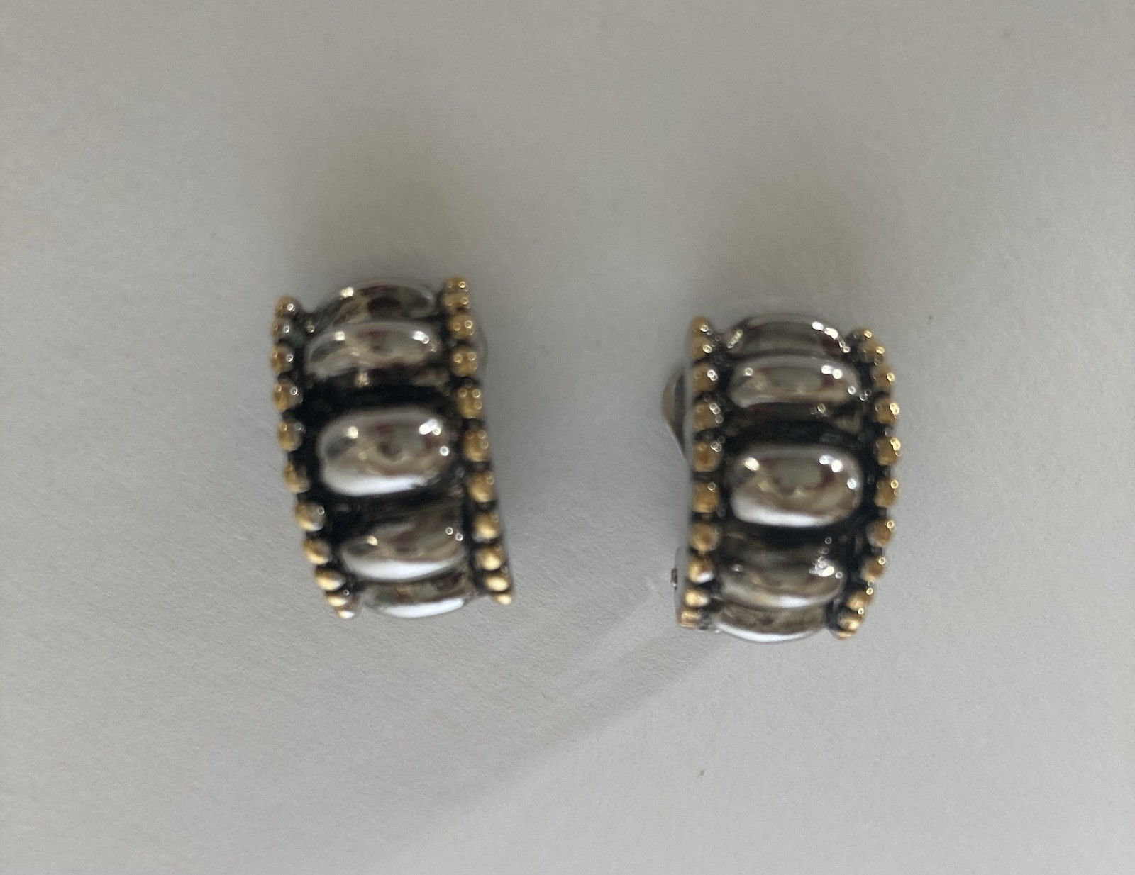Vintage Two-tone Ribbed Design Clip-on Earrings Measure .75”