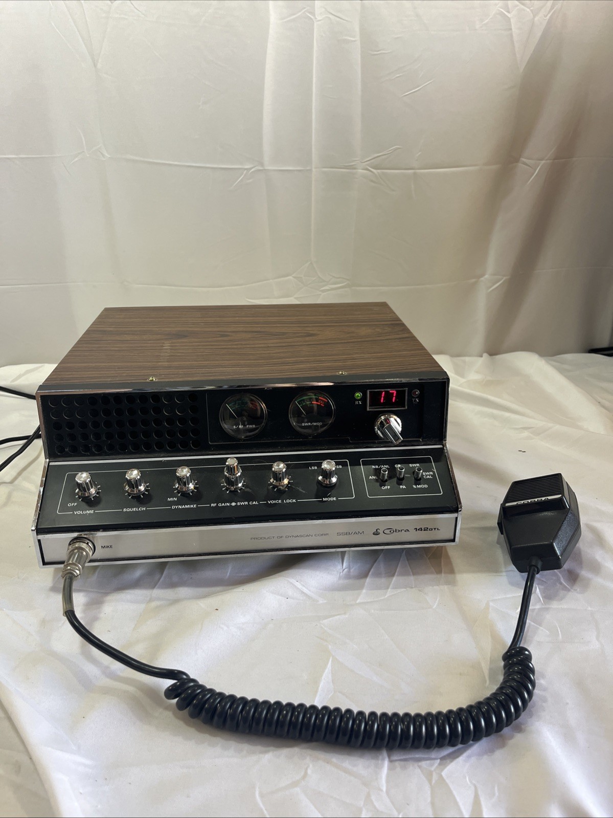 Cobra 142 GTL 40 Channel CB Radio Base Station SSB AM w/ Mic Box Tested Works