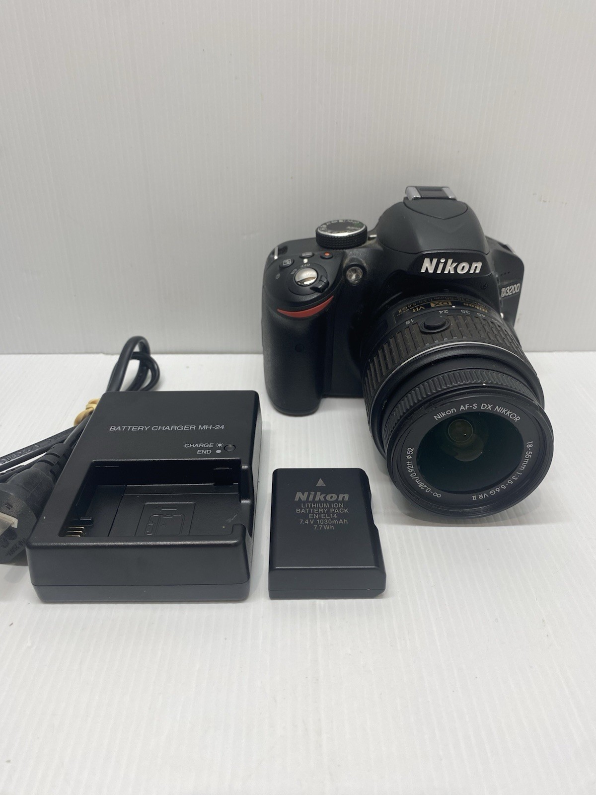 Nikon D3200 DSLR Camera with Nikkor 18-55mm Lens Low S/C #4147 Battery Charger