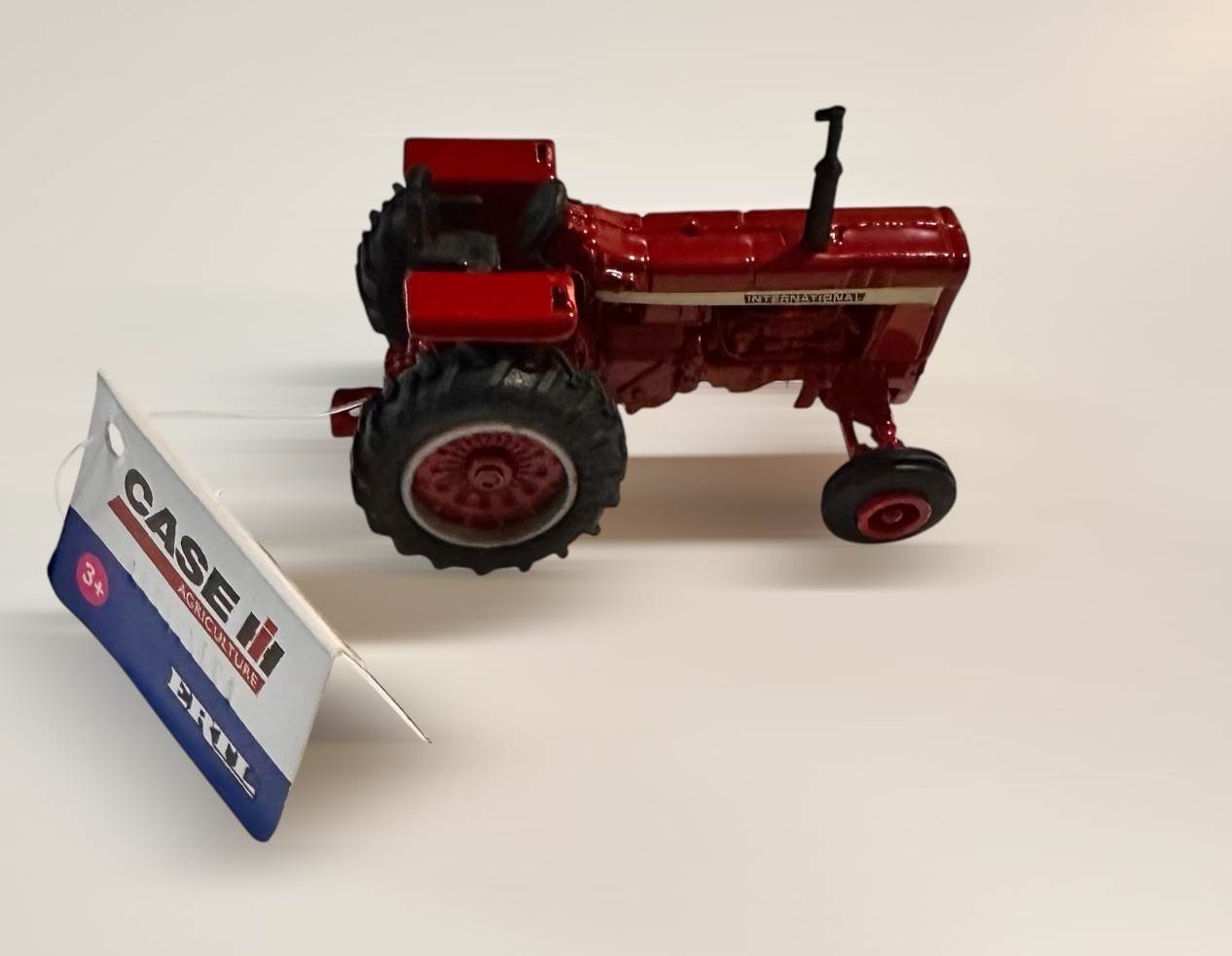 ERTL Tractor Collect N Play IH 56 Series Wide Front 46573 Red Die Cast New