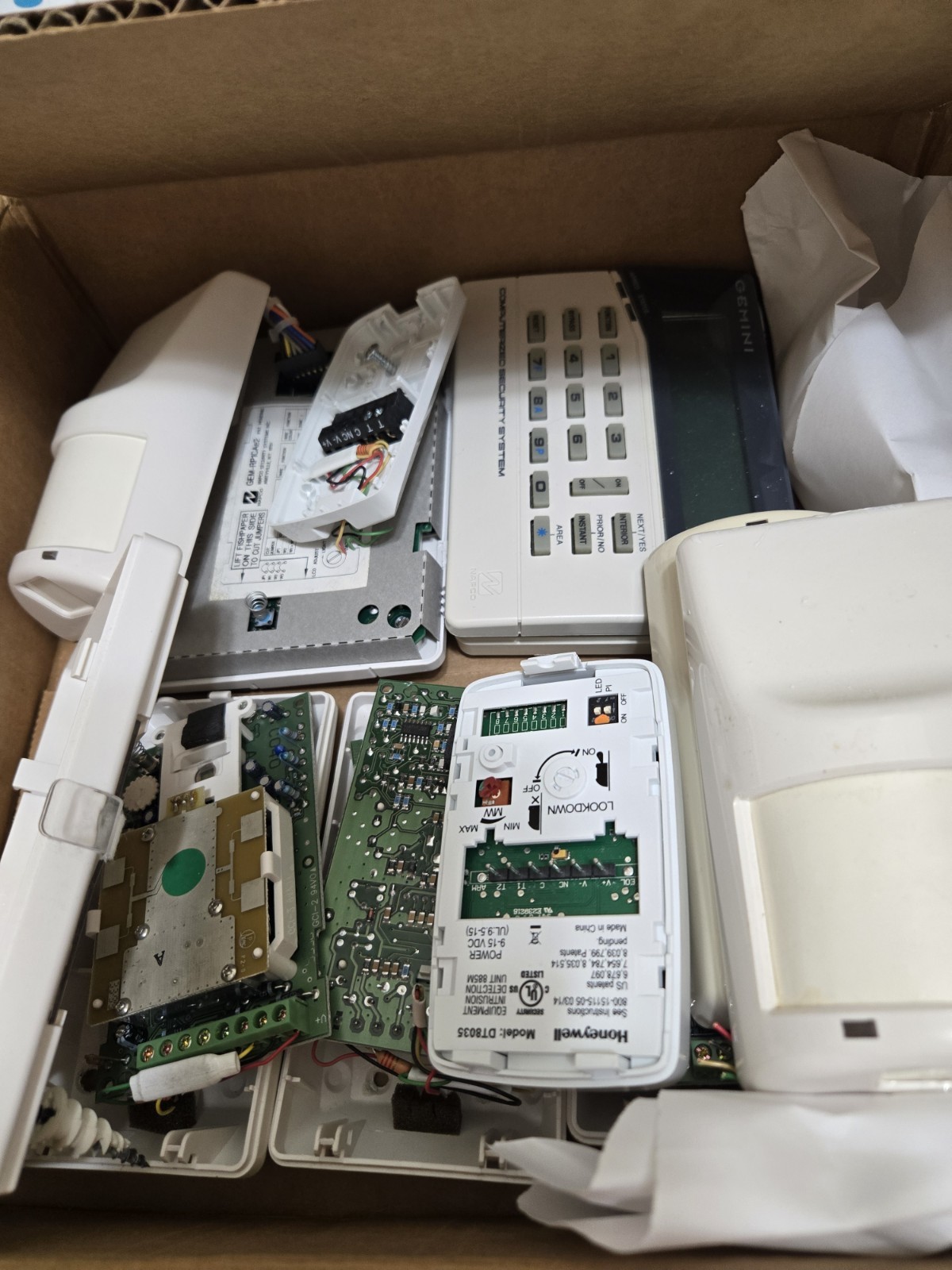 Honeywell Alarm System Parts By GEMINI Only. 2 Key Pads. 3 Systems.