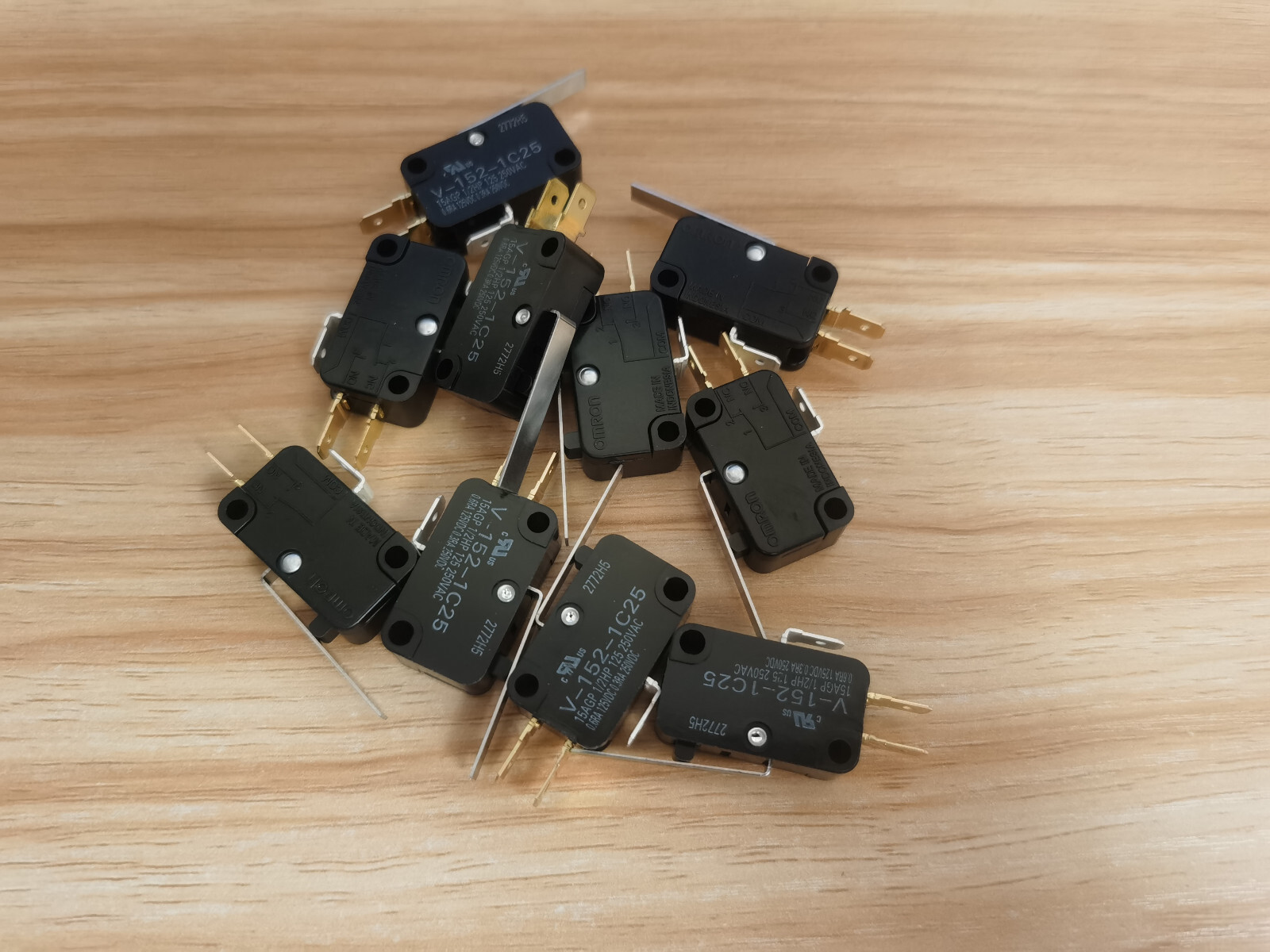 10PCS New Omron V-152-1C25 V1521C25 Microswitchs
