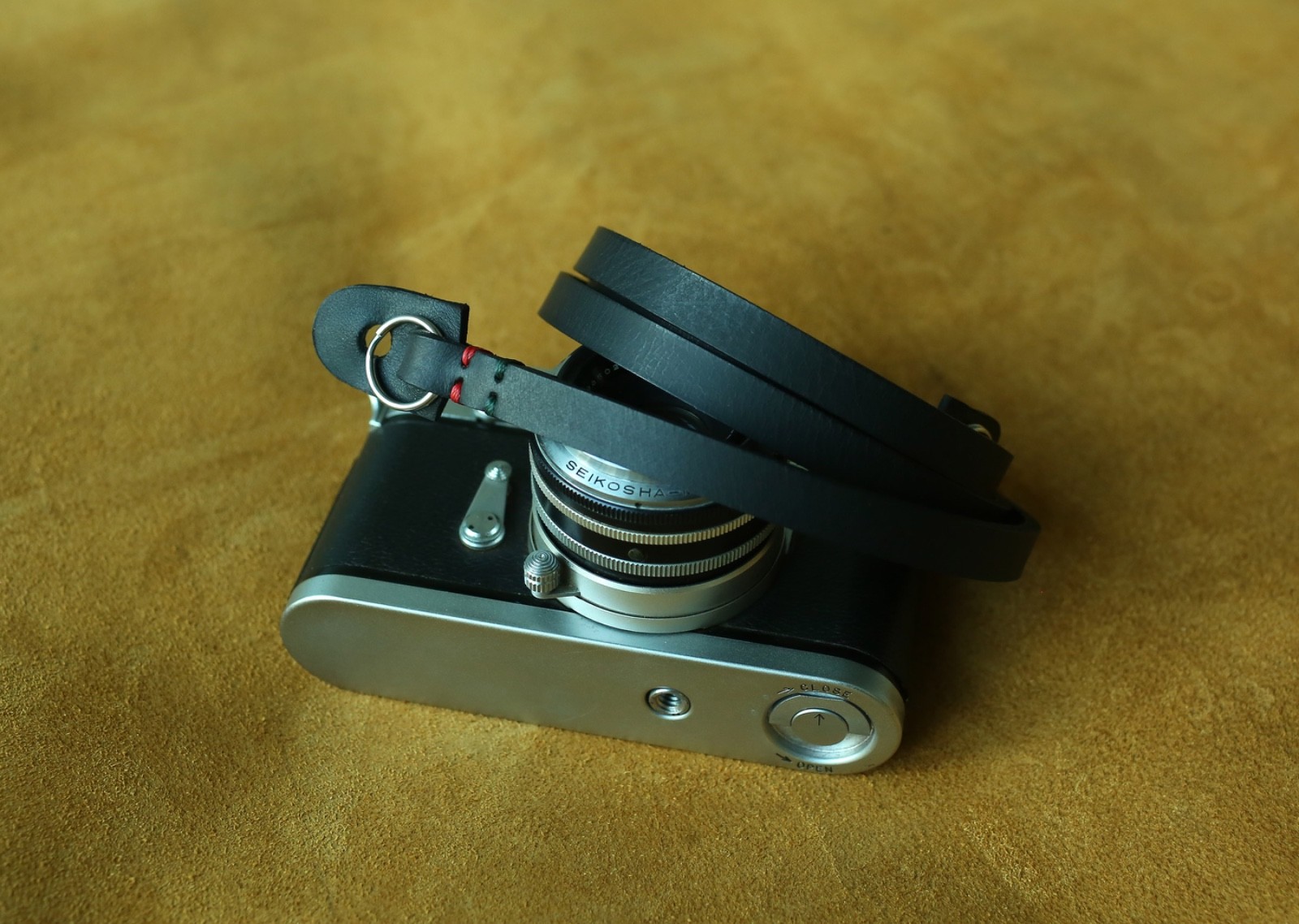 Windmup Stealth Black | Handmade Thick Leather Camera Strap