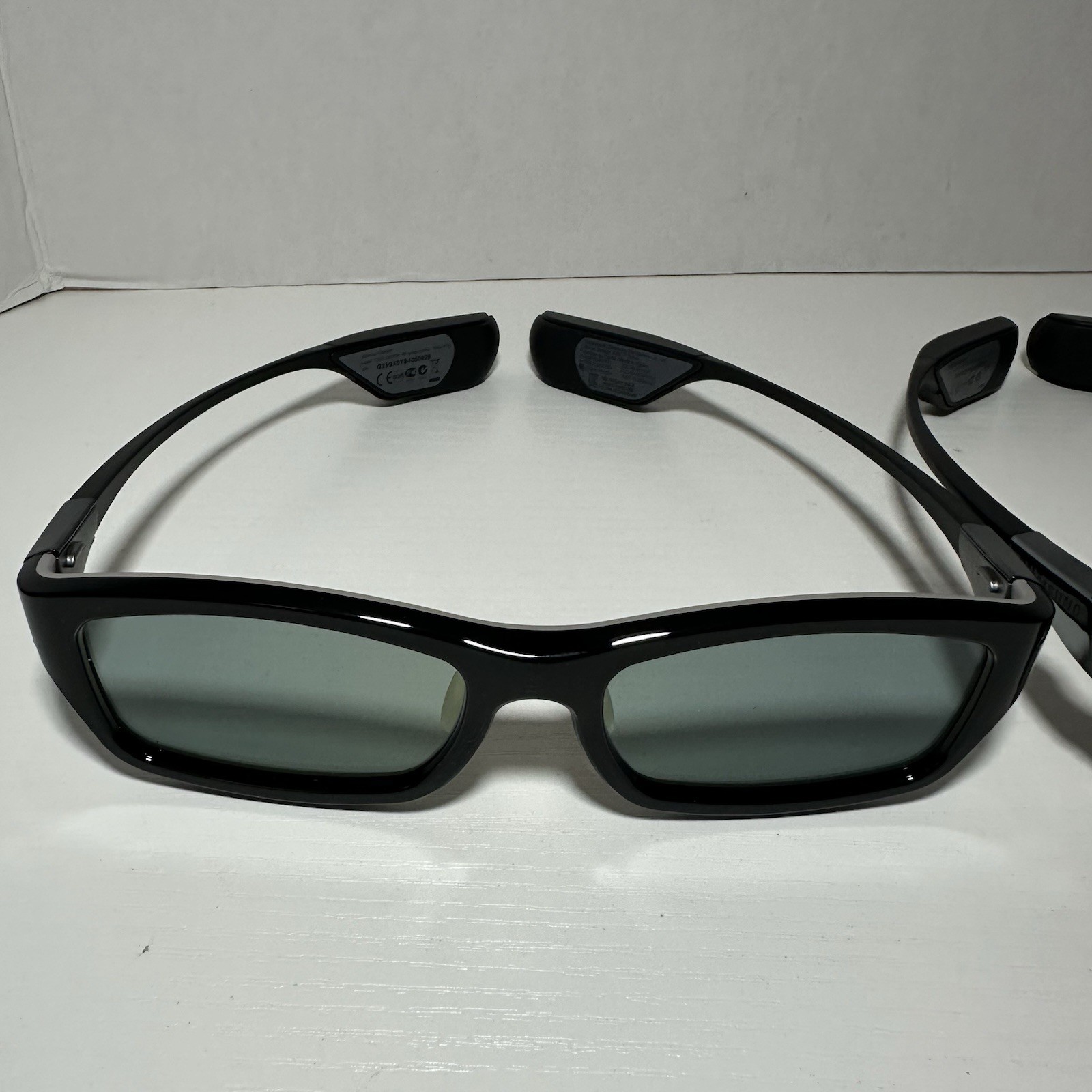 2 Samsung SSG-3300GR Rechargable Active 3D Glasses