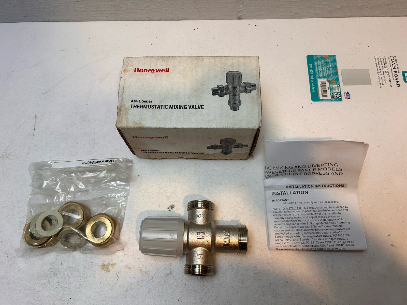 NIB. HONEYWELL THERMOSTATIC MIXING VALVE CAT# AM101-US-1LF