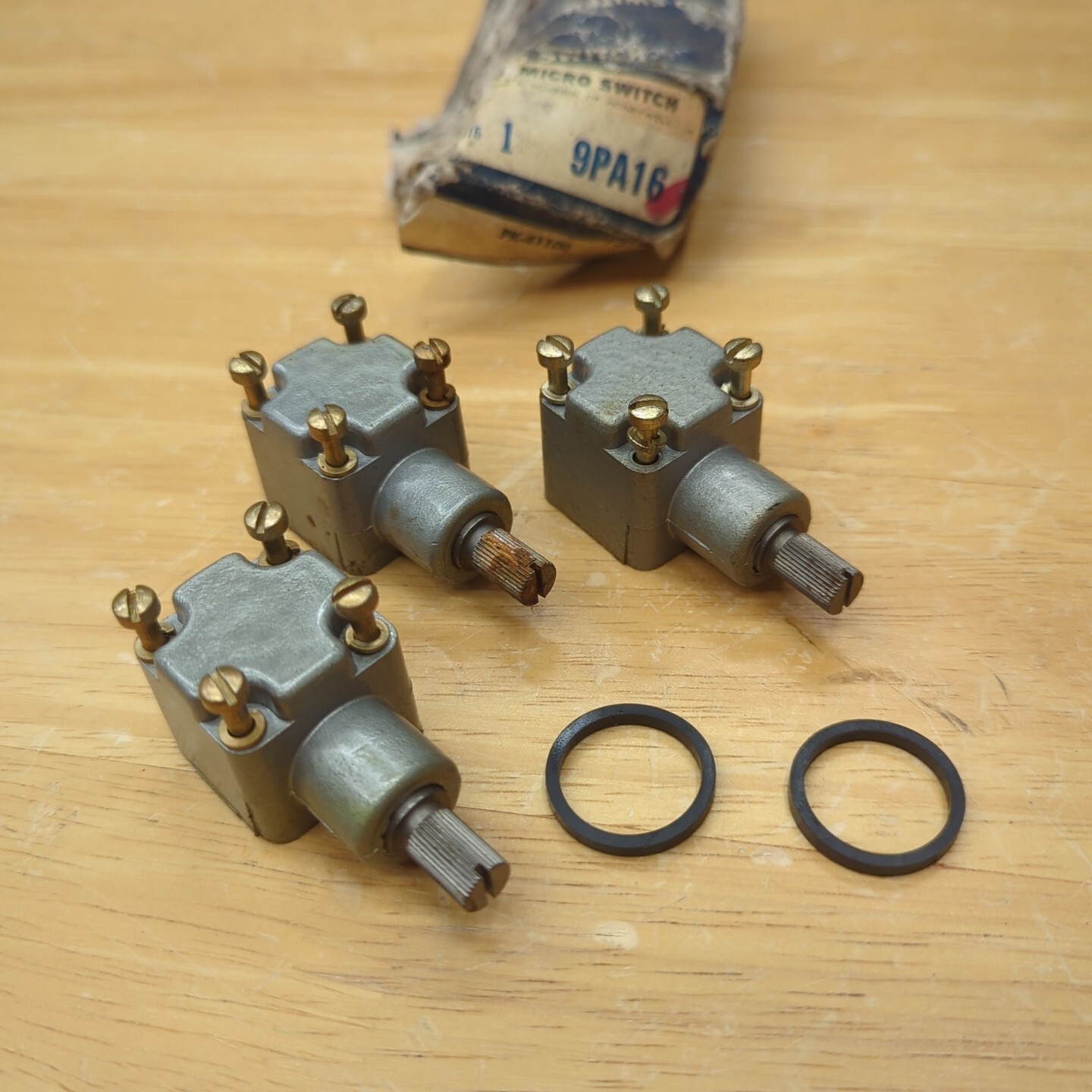 Micro / Honeywell 9PA16 Limit Switch Actuator Operating Rotary Head  -LOT Of 3!