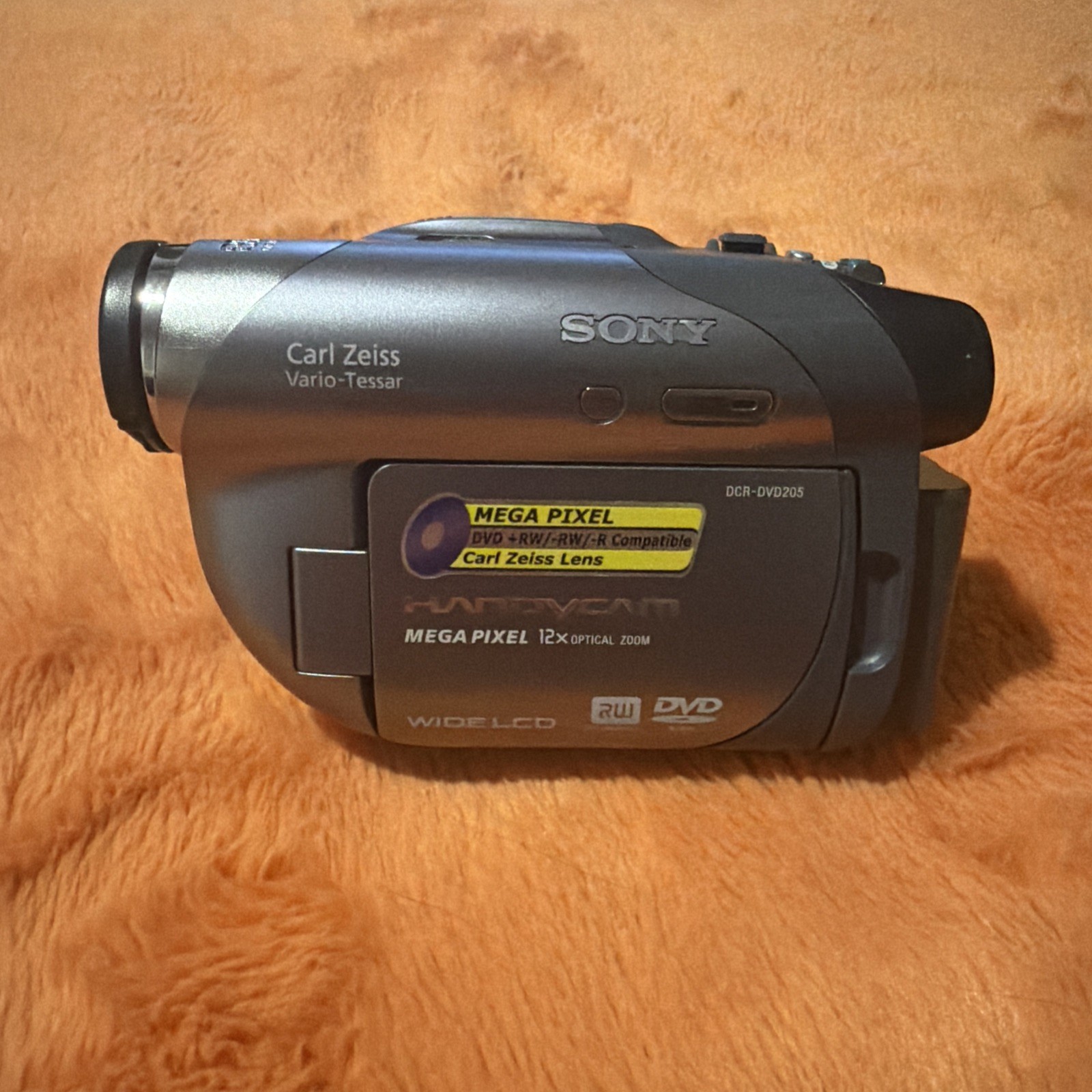 Sony DCR-DVD205E DVD Retro Handycam Camcorder Camera - Tested (No charger)
