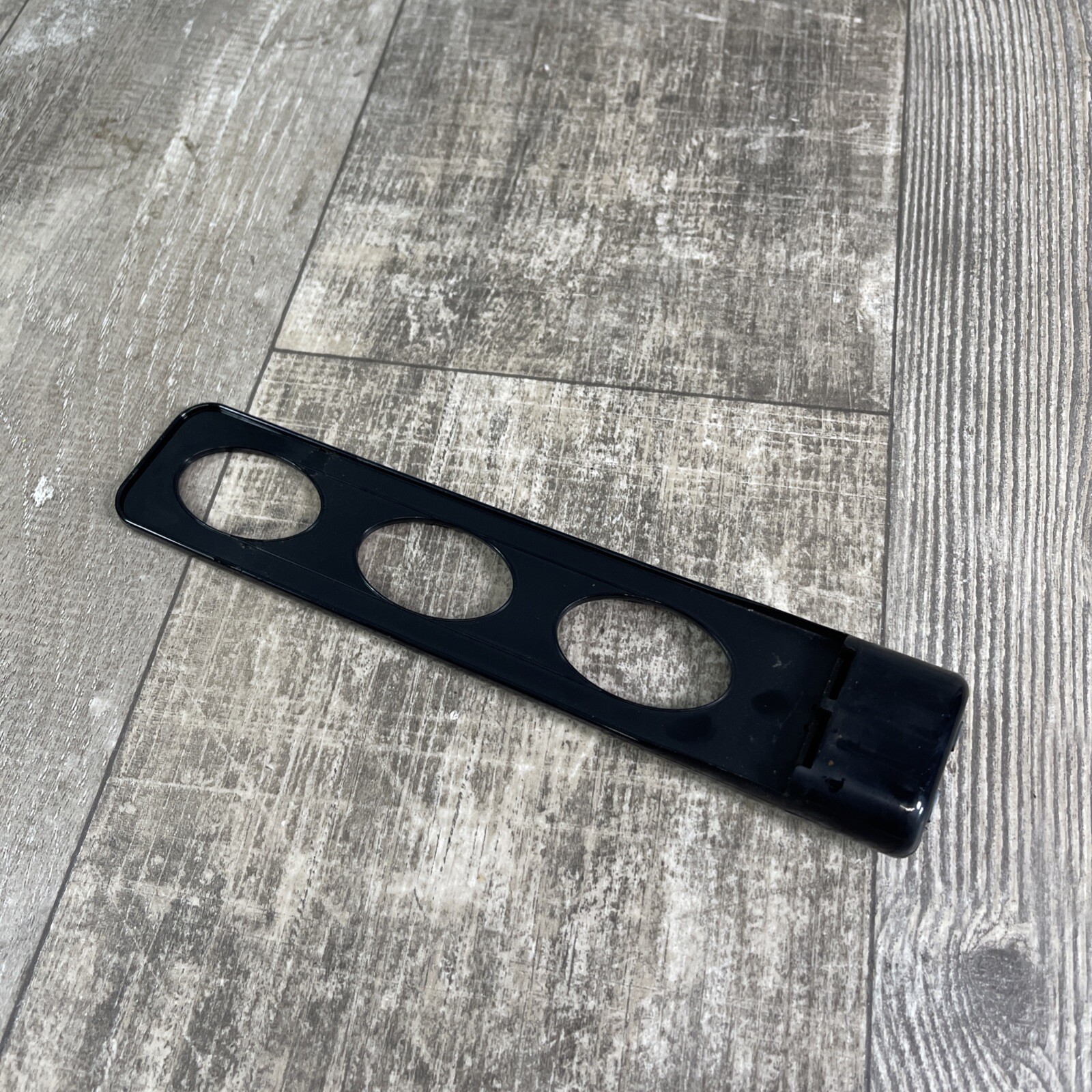 CUISINART DCC-3200 COFFEE MAKER - Carbon Filter Holder