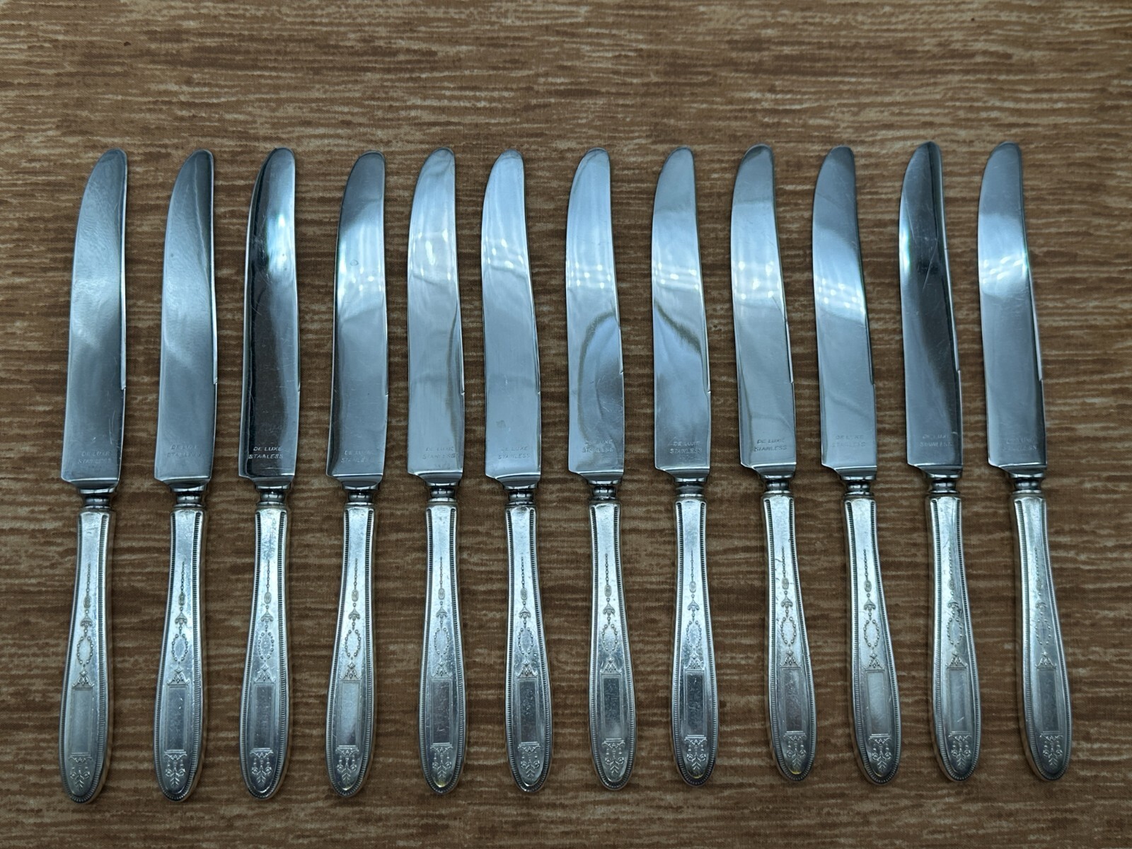 Lot 12 Oneida Grosvenor New French Hollow Bolster 1921 SS Blade, 8 3/4" Knives