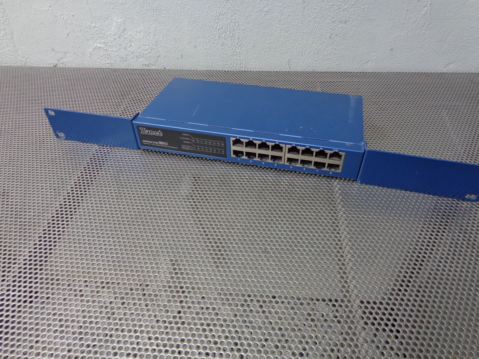 Zonet ZFS3016B 16-Ports External Ethernet Network Switch (Need AC Adapter)