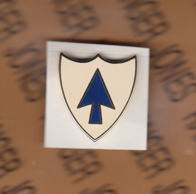 US Army 26th Infantry Regiment BLUE SPADERS DUI Crest badge c/b clutchback