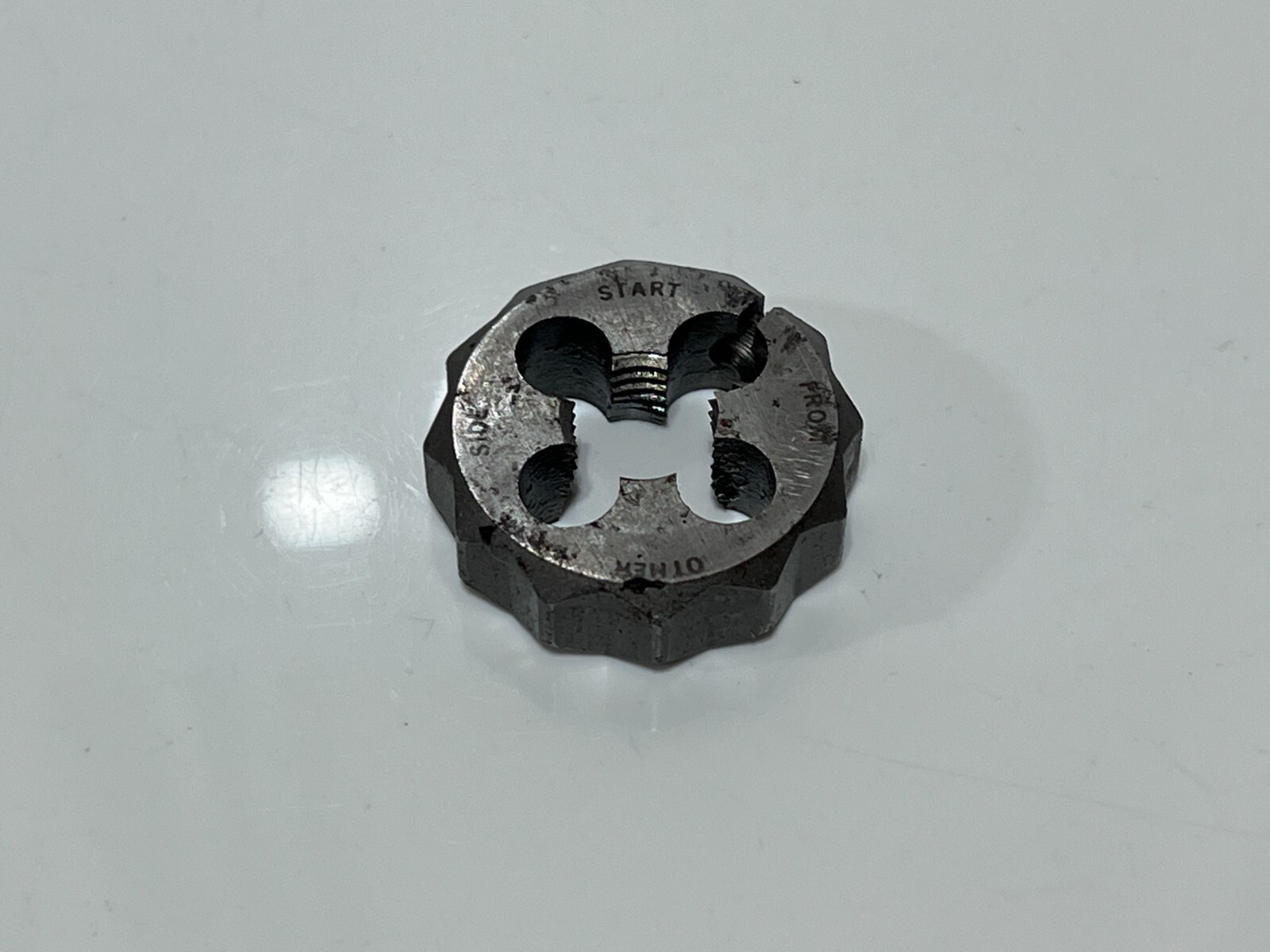 Snap-On Tools USA 7/16” 20NF Rethreading Die