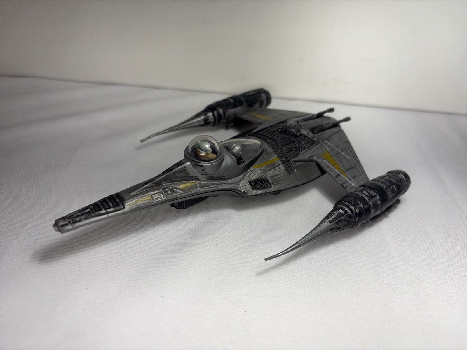 Disney Parks Star Wars Mandalorian & Grogu N-1 Starfighter Pullback Wind-up Toy