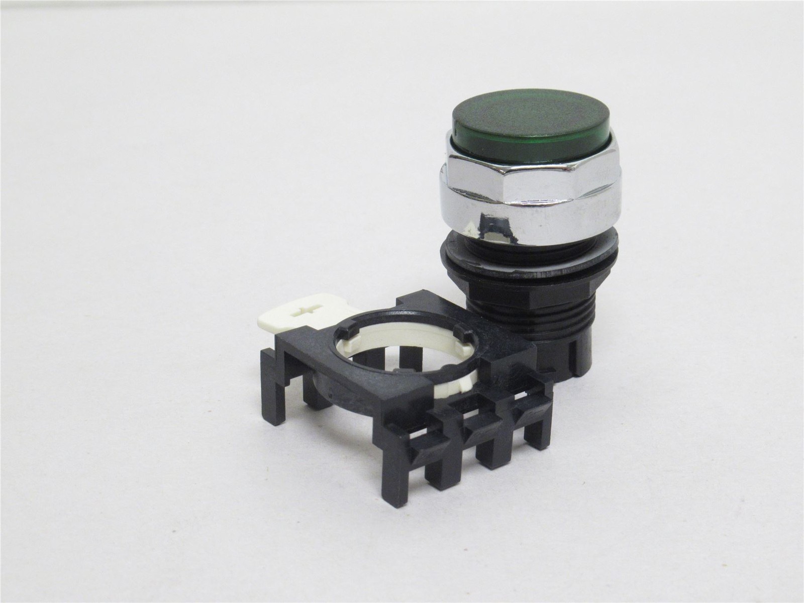 240372 New-No Box; Eaton E22NP3 Illuminated Push-Button Actuator; Green; 25mm