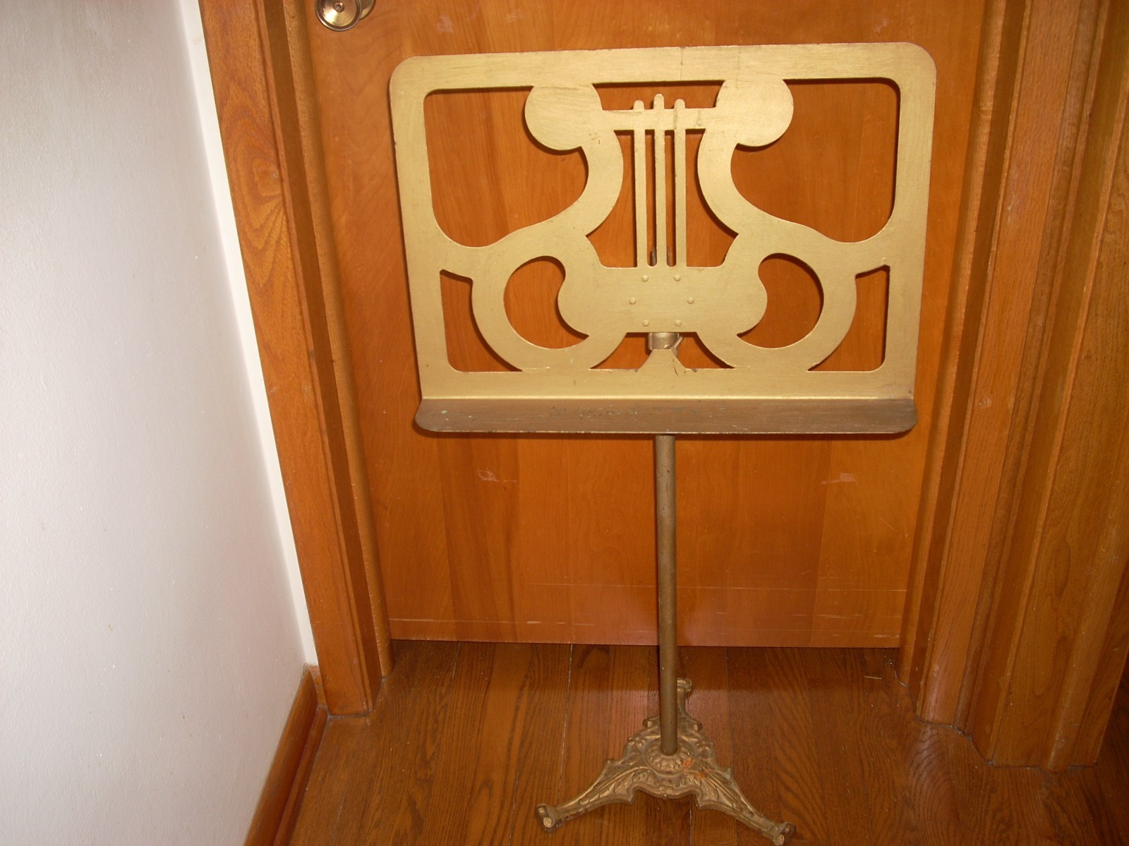 Vintage SHAYSTOCK ALMETL  Metal Harp / Lyre Shaped Music Stand Cleveland Ohio.