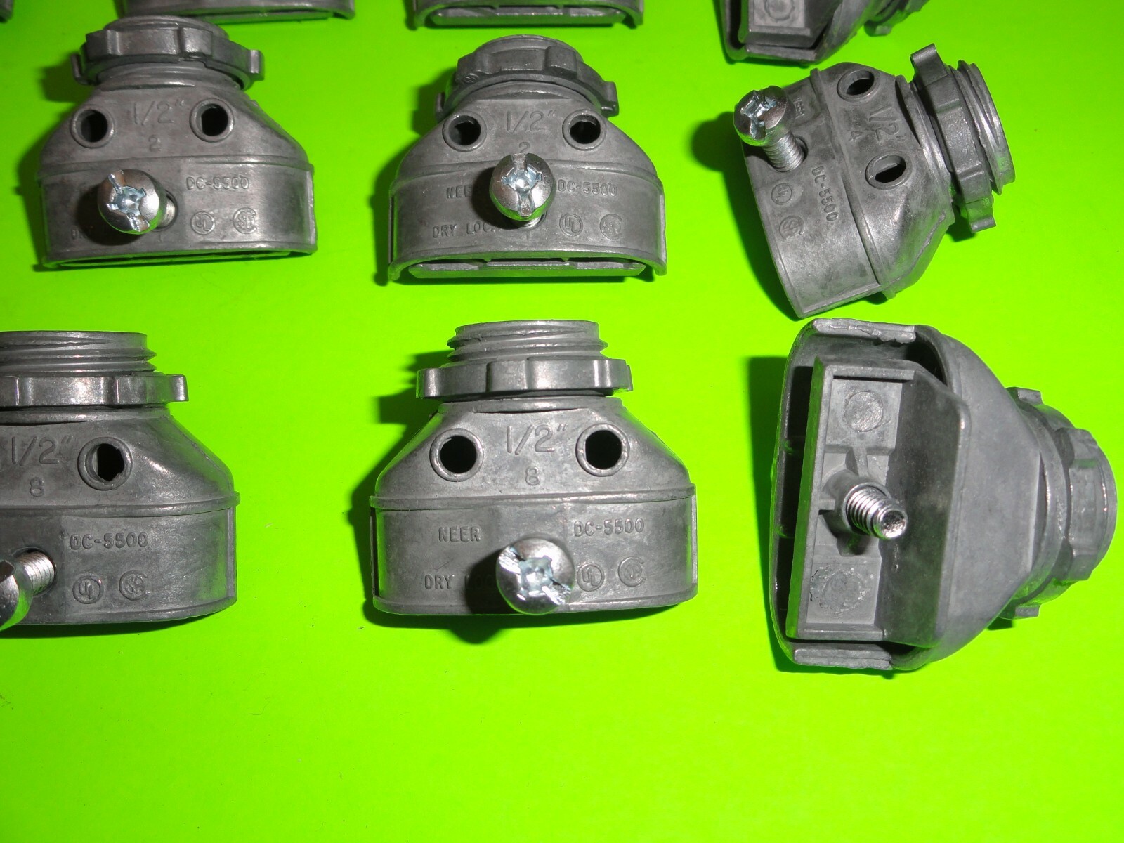 (25 COUNT) NEER DC-5500 Duplex Single Screw Cable and Conduit Connector DC5500