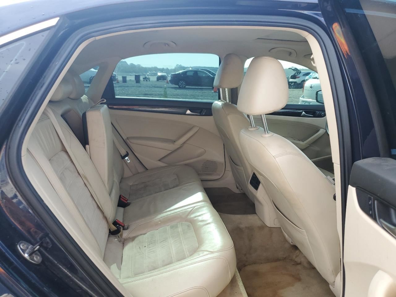 PASSAT 2015 Glove Box 4890396