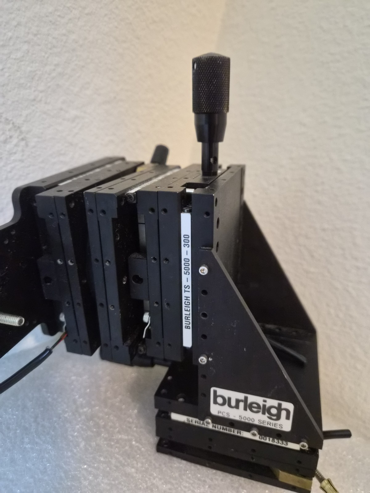 Burleigh PCS-5000 TS-5000-300 3-Axis Piezo Micromanipulator Patch Clamp Stage