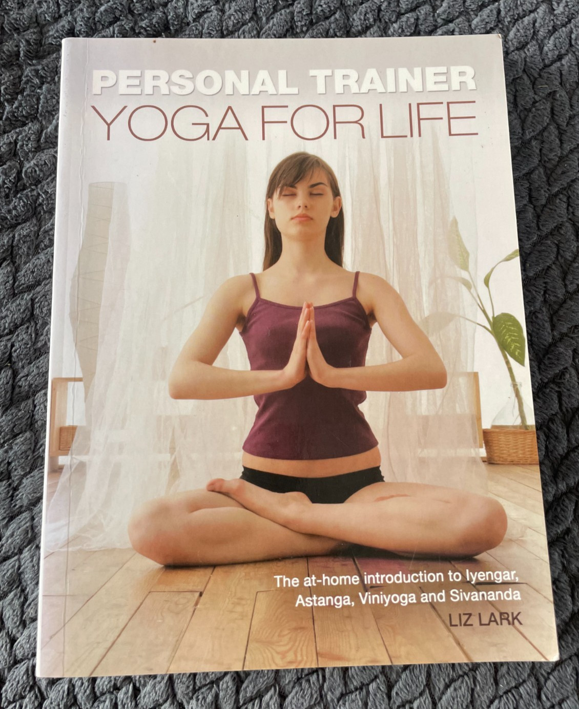 LIZ LARK. PERSONAL TRAINER. YOGA FOR LIFE. PAPERBACK. 2010 - 9781847326690