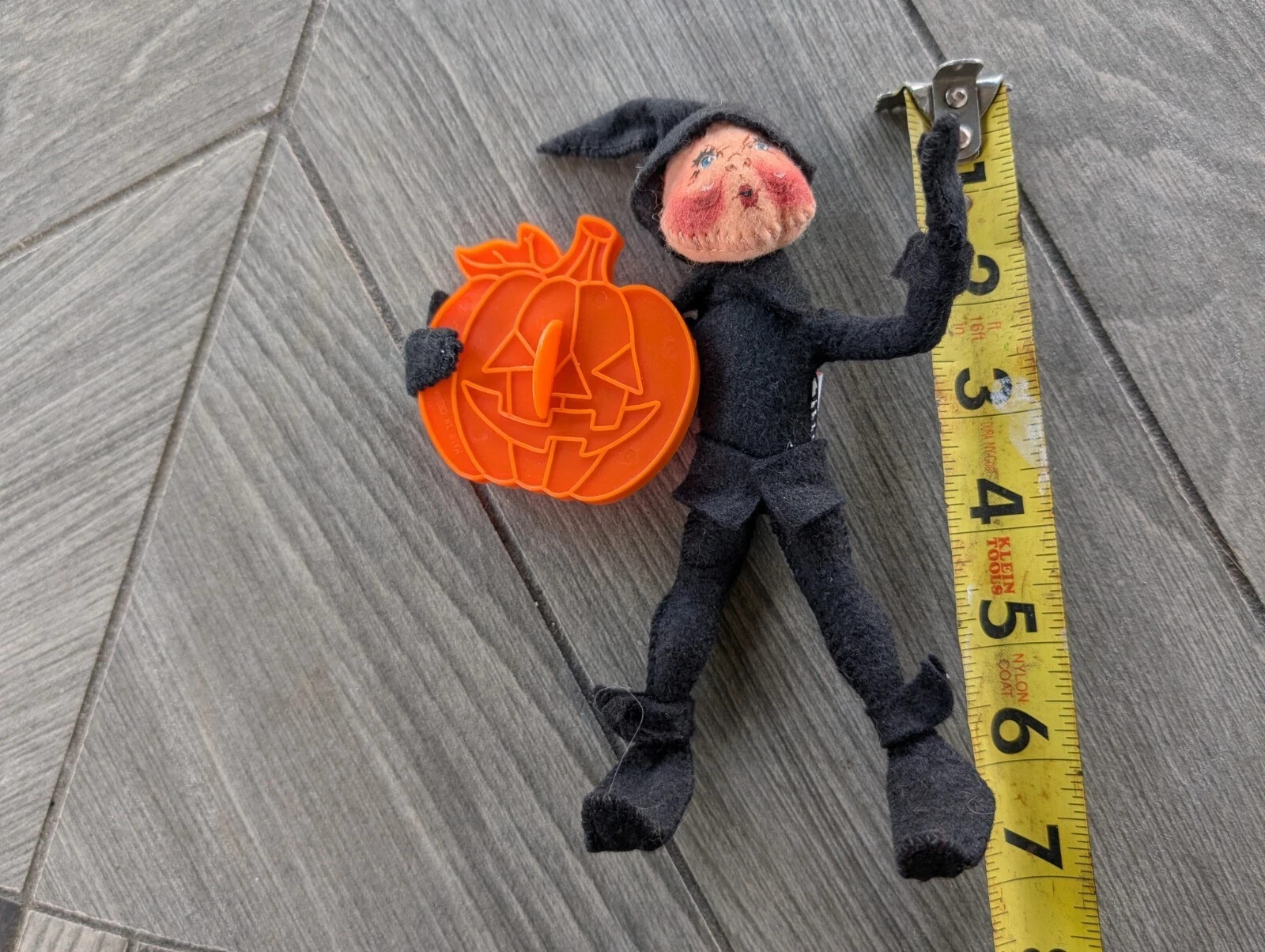 Vintage 1995 Annalee Halloween 7" Elf Hand Painted Doll w/ Pumpkin Cookie Cutter