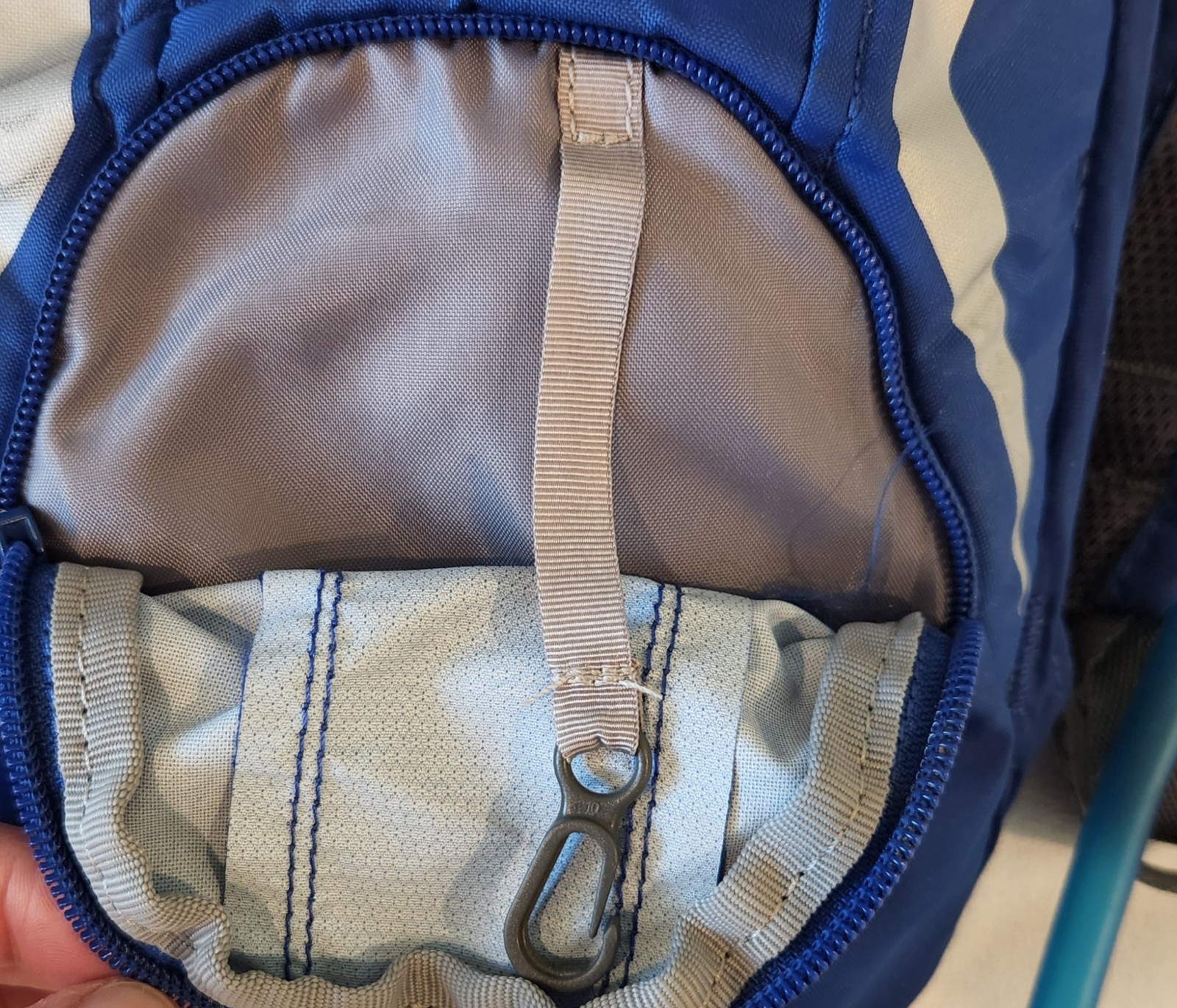 CamelBak Classic Hydration Backpack Blue Reflective Athletic Hiking Biking Pack