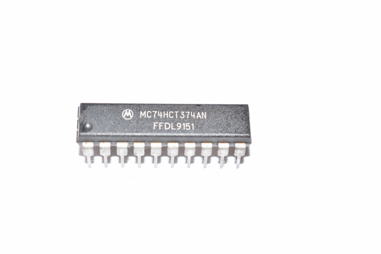 NEW MC74HCT374N ON Semiconductor Flip Flops 5V CMOS Octal