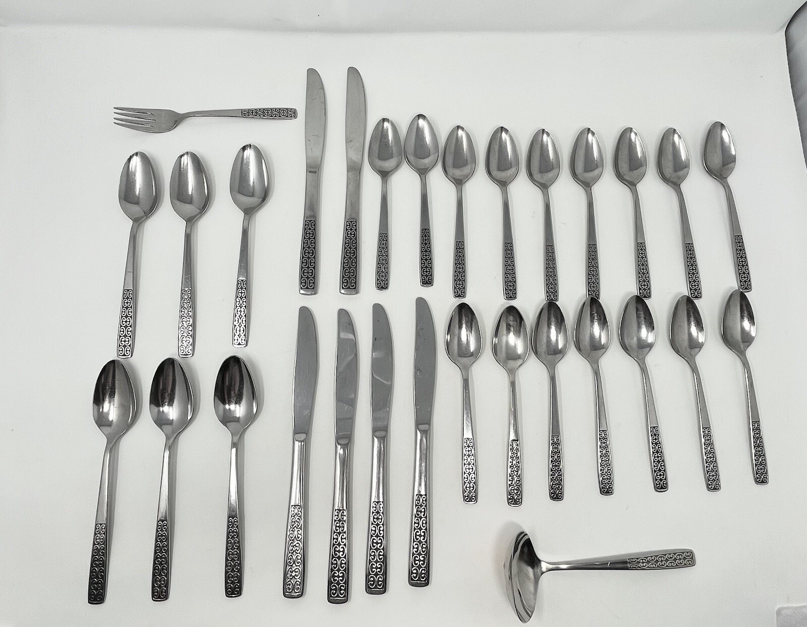 30 PC Stainless "Serenata" Flatware Set by International Silverware Fork Spoon