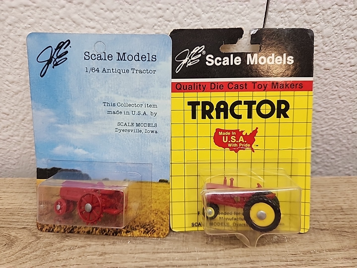1/64 Group Of 2 Tractors Scale Models Plastic