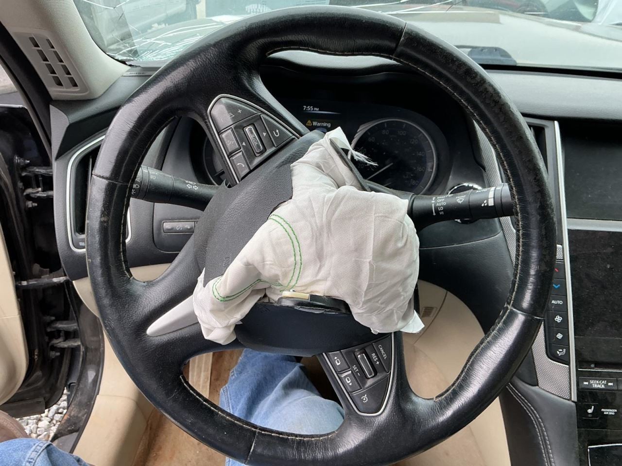Q50 2017 Glove Box 5000020