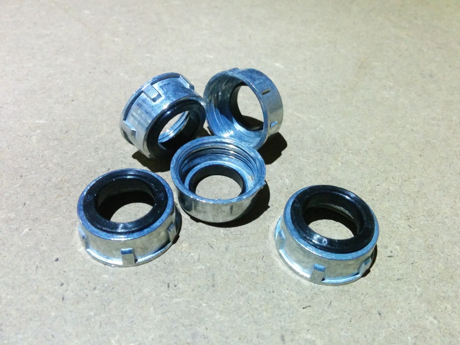(25 pc) Rigid Conduit Insulated Pipe Bushing Threaded 1-1/2" Metal Insulating