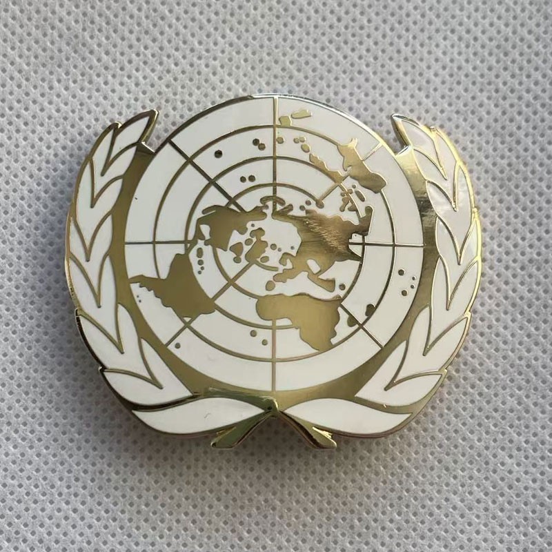 UN United Nations Peace Keeping Beret Cap Hat Metal Pin Badge Repro Golden