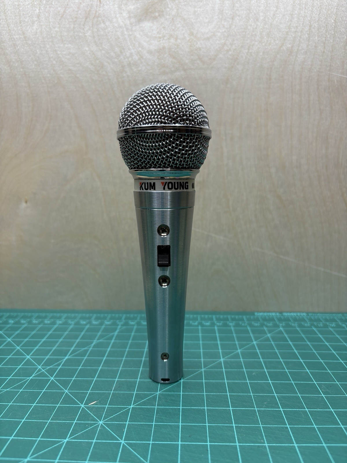 Kum Young KM-100 Dynamic Low Imp Vocal Microphone | Tested / Working Great!